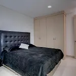 Modern 3 Bd 2 Bth + Rooftop Pool