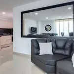 Modern 3 Bd 2 Bth + Rooftop Pool