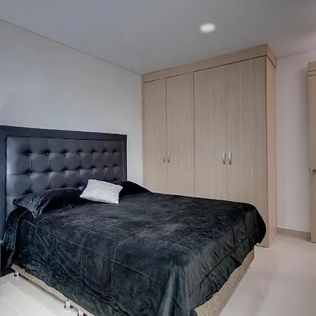 Modern 3 Bd 2 Bth + Rooftop Pool
