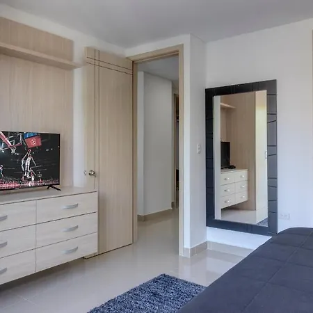 Modern 3 Bd 2 Bth + Rooftop Pool